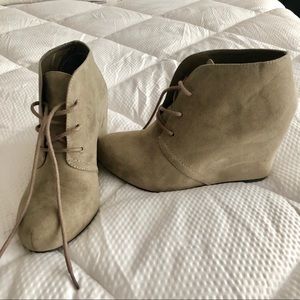 XAPPEAL Flynn Suede Booties Size 7